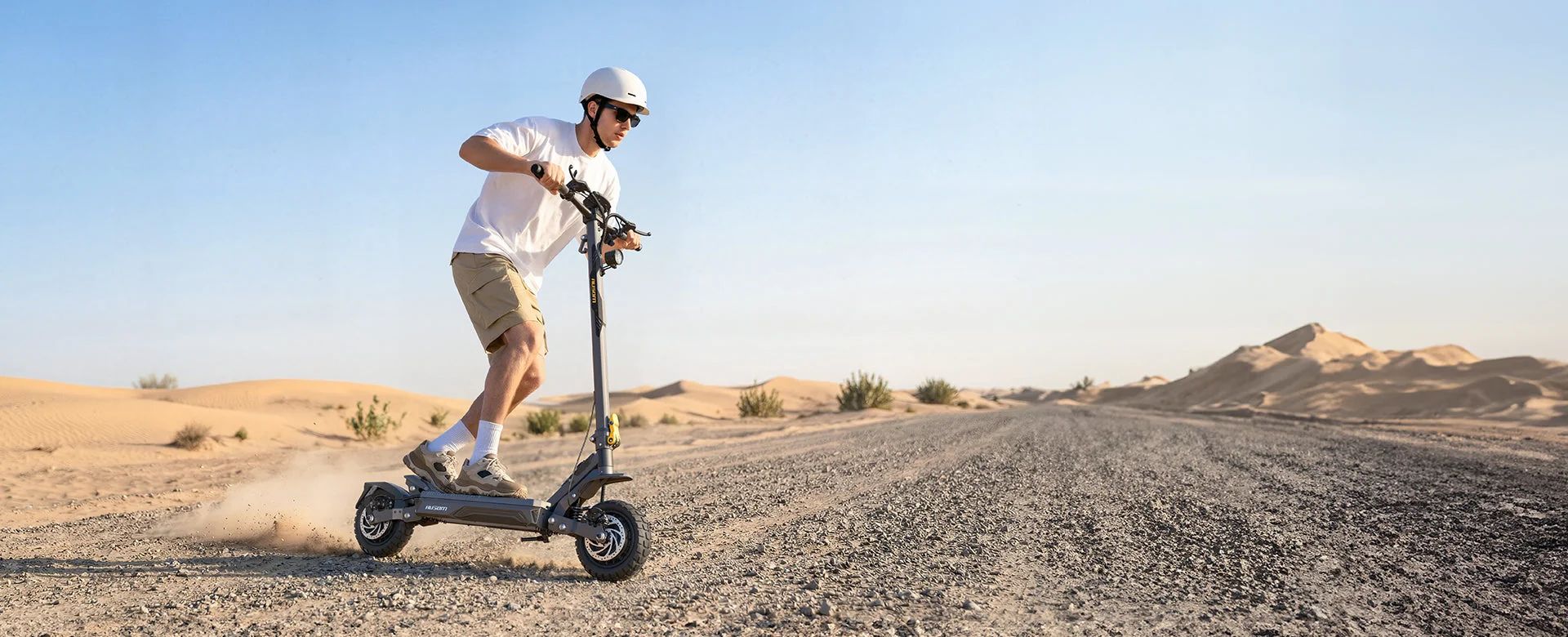 Pressebild: Ausom bringt leistungsstarke Dual-Motor E-Scooter mit ShocFree-Federung