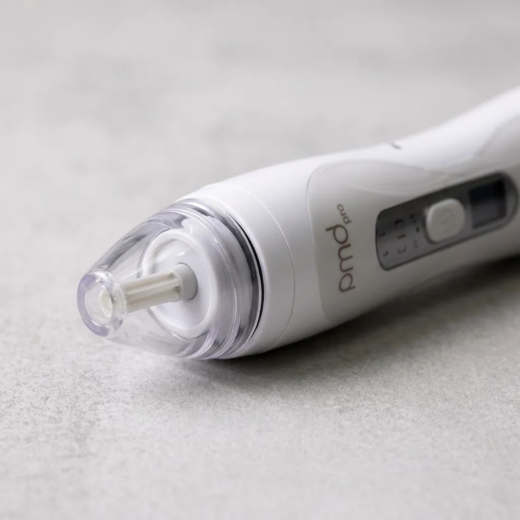 PMD Beauty Personal Microderm Pro – detailed view of the nozzle, display and control buttons