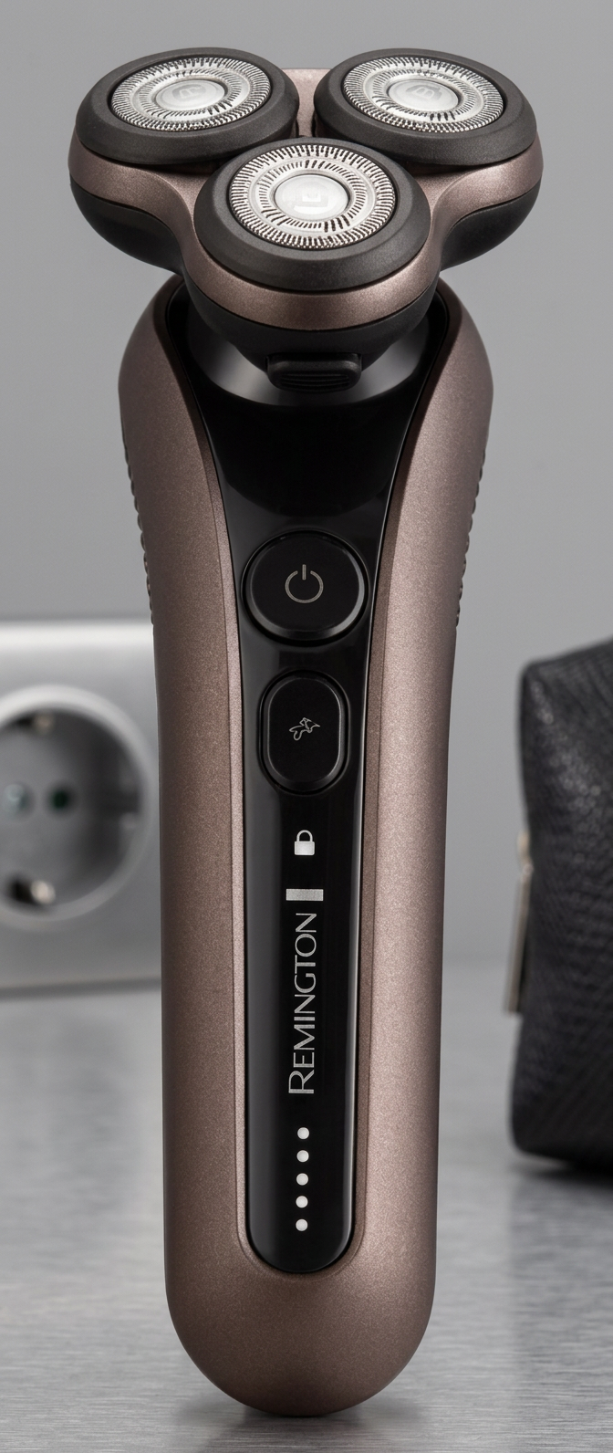 KI-Visualisierung: Remington XR1790 Limitless X9 Detailansicht von Tasten und Funktionen